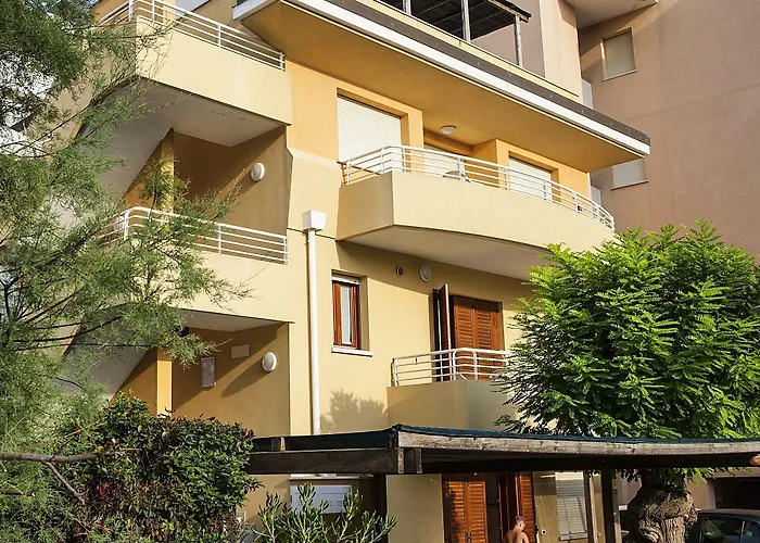 Apartmán Comfortable Flat For 4 Guests By The