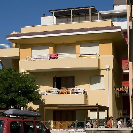 Comfortable Flat For 4 Guests By The Appartamento *